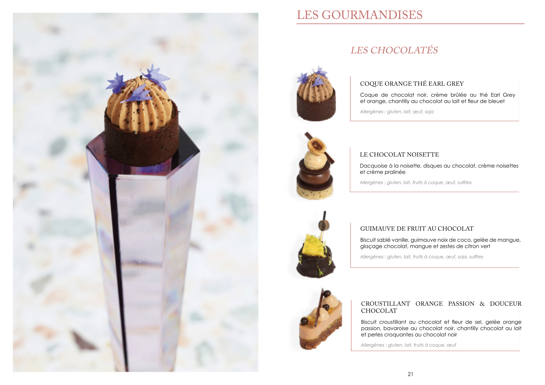 La page de menu intitulée Les Gourmandises présente quatre élégants desserts au chocolat, chacun accompagné d'une petite photo et d'une description en français. À gauche, un grand dessert au chocolat artistique avec une garniture florale est présenté en gros plan.