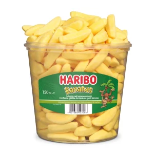 Une barquette en plastique transparent de BANAN'S (1 kg) contient 150 bonbons jaunes en forme de banane. L'étiquette représente des bananiers et des animaux de la jungle et porte la mention "Bananes HARIBO".