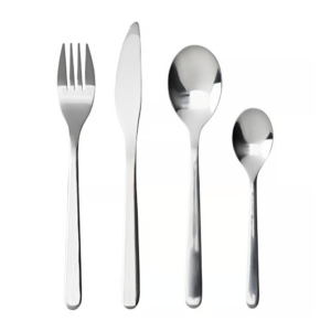 Le set JEU DE 4 COUVERTS comprend une fourchette, un couteau, une cuillère à soupe et une cuillère à café en acier inoxydable présentés en rang sur un fond blanc.