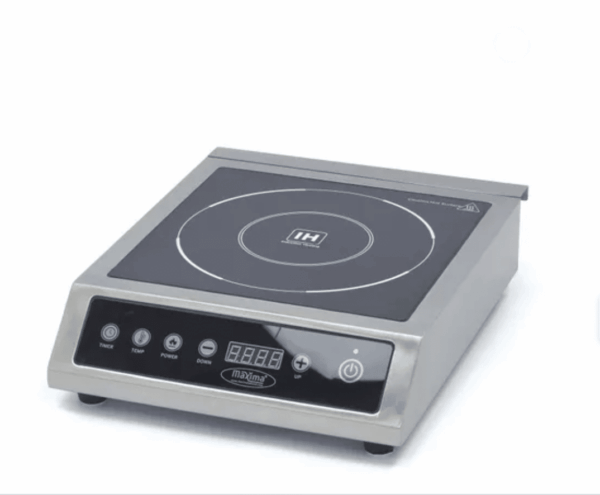 La PLAQUE A INDUCION PRO 3000 WATTS est une table de cuisson à induction en acier inoxydable avec une surface en céramique noire, une zone de chauffe circulaire, un affichage numérique et des boutons de commande frontaux.
