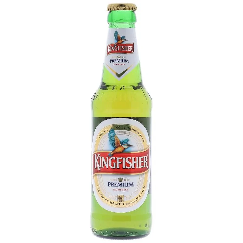 Une bouteille de 33cl de BIÈRE INDIENNE KINGFISHER en verre vert avec une étiquette vibrante portant le logo de Kingfisher et des accents rouges, blancs et dorés. Le bouchon et l'étiquette verts indiquent "Premium Lager Beer".