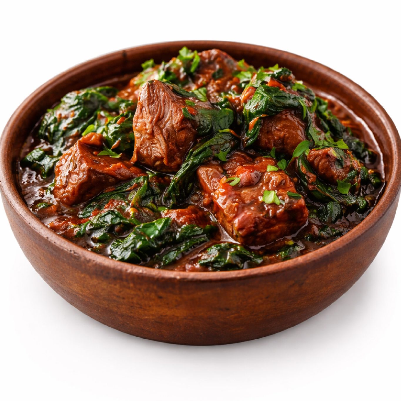 Un bol en bois rempli d'AGNEAU SAAG (300 g), composé de tendres morceaux d'agneau et d'épinards flétris dans une savoureuse sauce sombre, garnie d'herbes fraîches hachées.